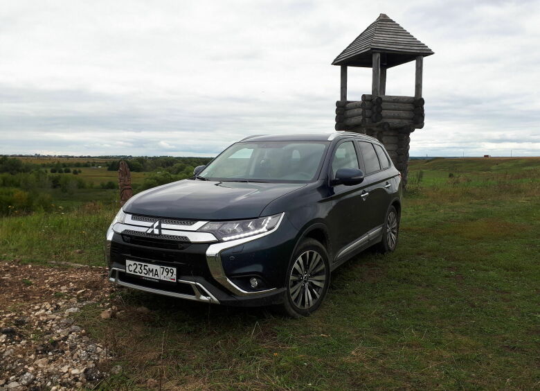 Изображение Заносите стулья: первый тест-драйв семиместного Mitsubishi Outlander