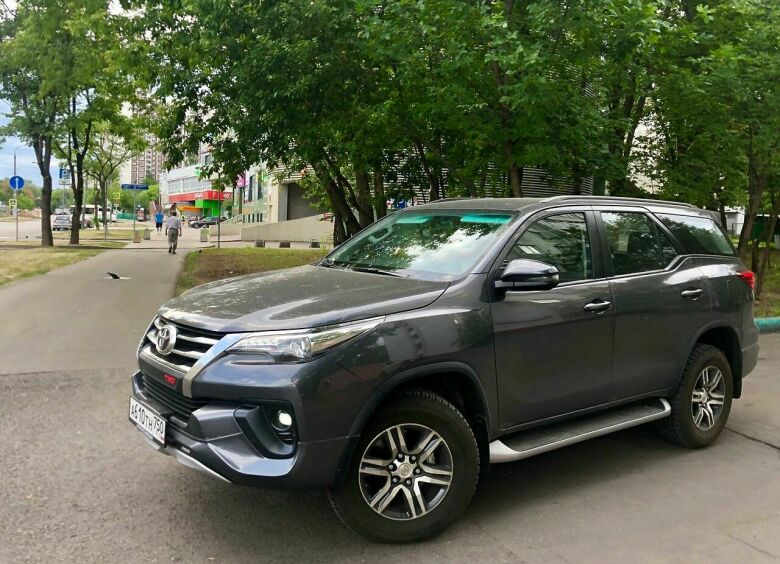 Изображение Женский нокаут: тест-драйв особого Toyota Fortuner TRD