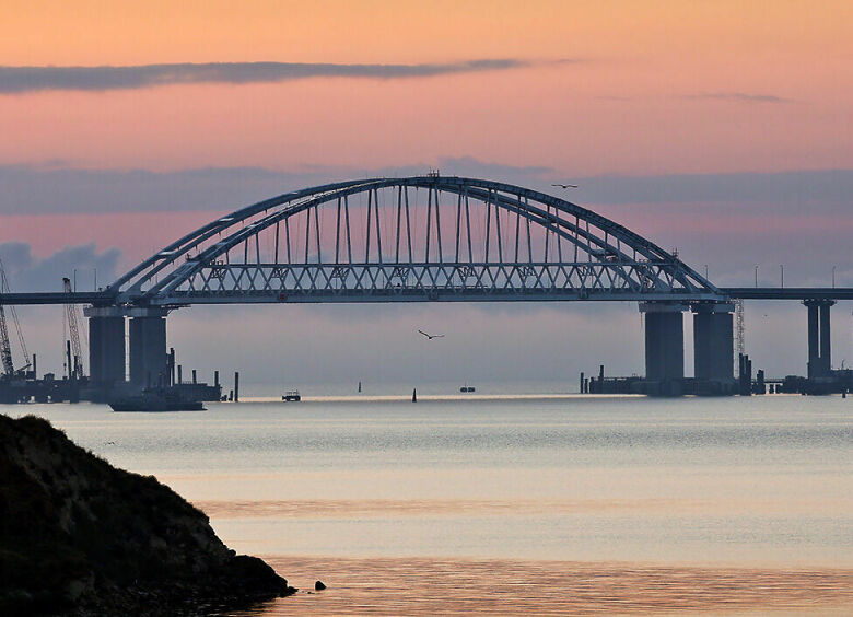 Изображение Как и почему «шмонают» отпускников, едущих к морю на авто по Крымскому мосту