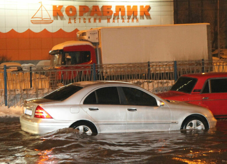 Изображение Что делать водителю и пассажирам, если машина начала тонуть