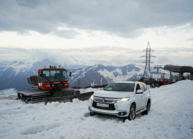 Изображение Рекордсмен: серийный Mitsubishi Pajero Sport покорил Эльбрус