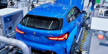 С конвейера сошел первый переднеприводный BMW 1-й серии