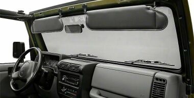 Чем опасен солнцезащитный козырек в автомобиле