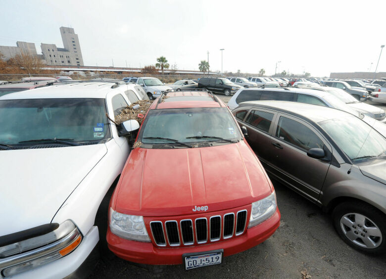 Изображение Что делать, если на парковке вход в машину заблокирован чужим авто
