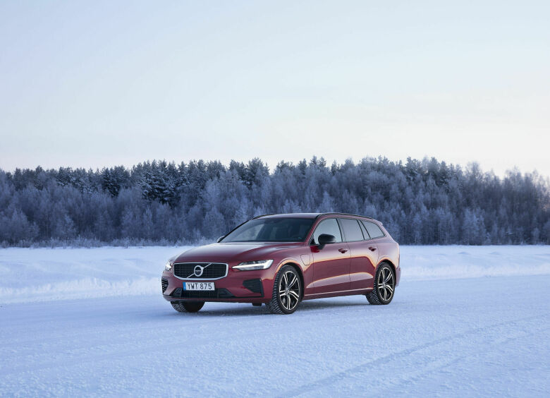 Изображение Села батарейка: первый тест-драйв нового Volvo V60, испугавшегося зимы