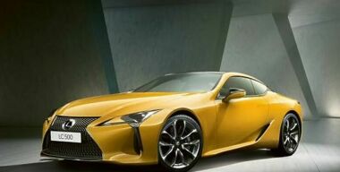 Lexus LC в желтой спецверсии прикатил к российским дилерам