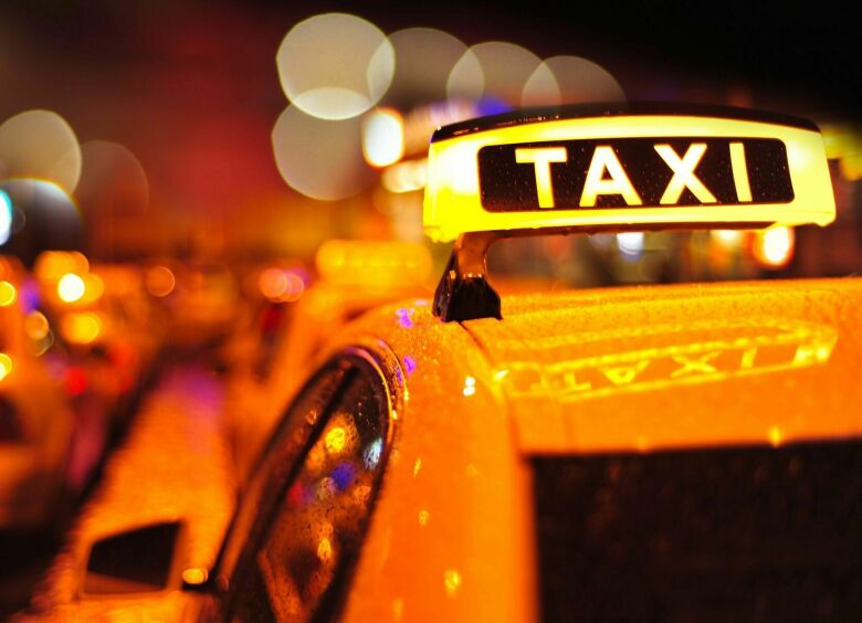 Изображение Чем в новогодние праздники занимаются пассажиры такси