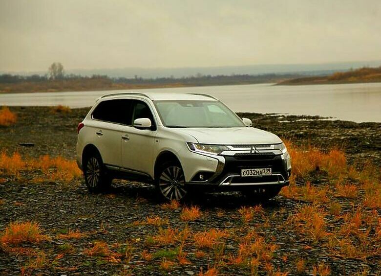 Изображение Mitsubishi везет в Россию Outlander с третьим рядом сидений