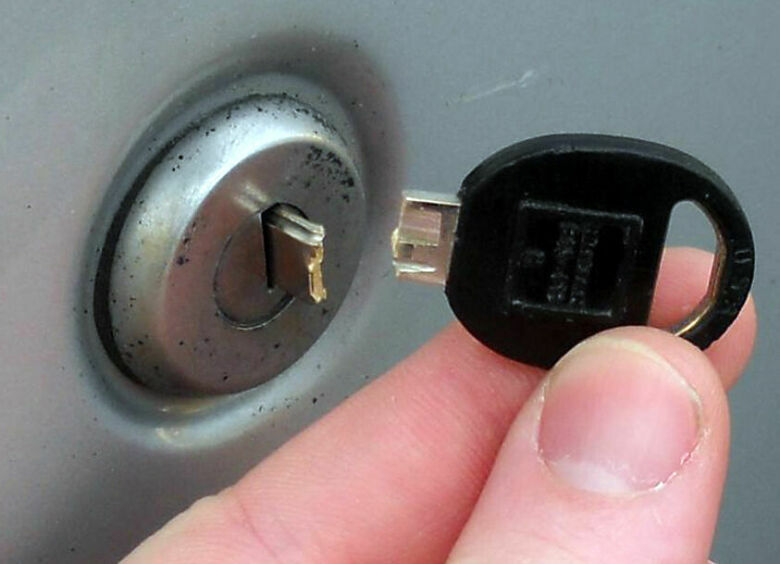 Изображение Что делать, если ключ сломался в замке зажигания или в двери автомобиля