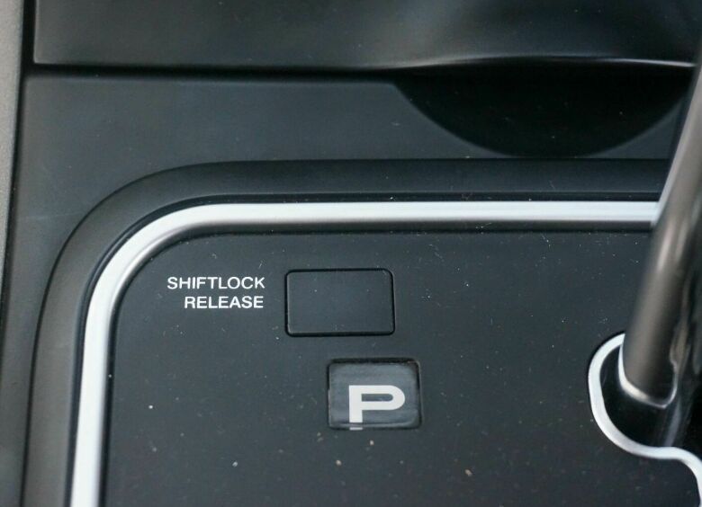 Изображение 4 самых загадочных кнопки в автомобиле