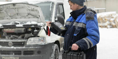 Как прикурить автомобиль от своего дохлого аккумулятора