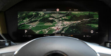 На автомобили Volkswagen будут ставить изогнутые «приборки»