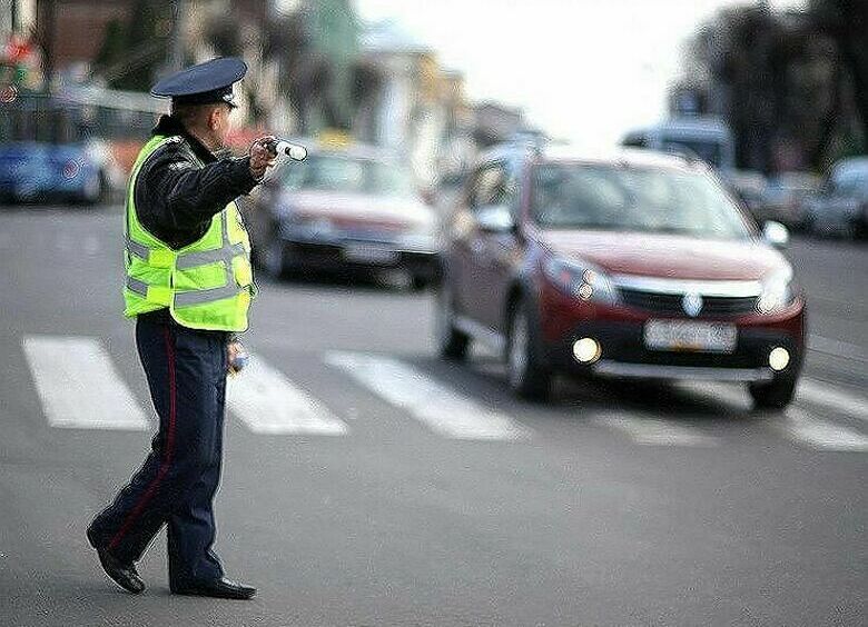 Изображение Имеет ли право гаишник проверять документы у пассажиров