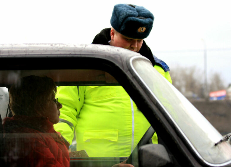 Изображение Береги ПТС: мошенники разводят водителей под видом сотрудников ГИБДД