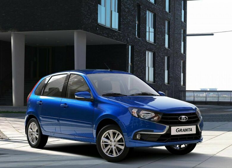 Изображение LADA Granta против Vesta: АВТОВАЗ бьет рекорды