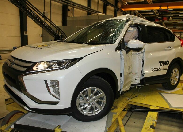 Изображение Mitsubishi Eclipse Cross вновь разбили на пятерку