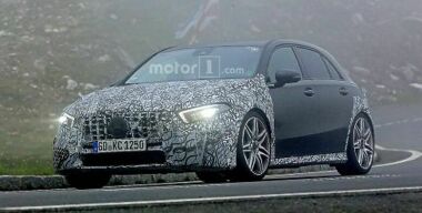 Опубликованы шпионские фото нового Mercedes-AMG A45