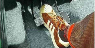 Что будет, если одновременно нажать газ и тормоз на большой скорости