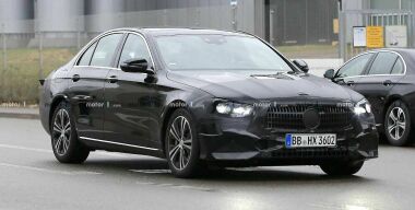 Обновленный седан Mercedes-Benz E-класса впервые замечен на тестах