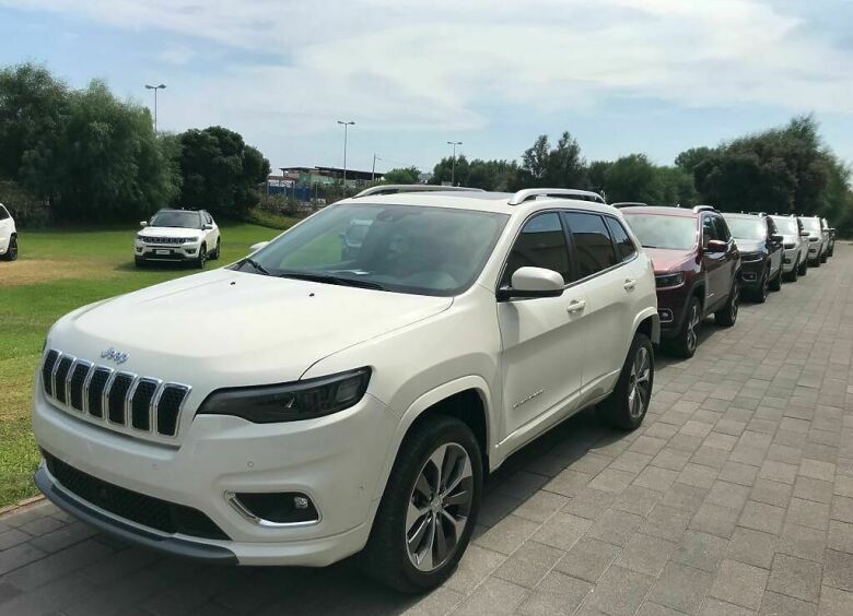 Изображение В России начались продажи обновленного Jeep Cherokee