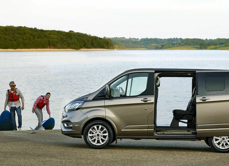 Изображение Ford привез в Россию обновленные Tourneo Custom и Transit Custom