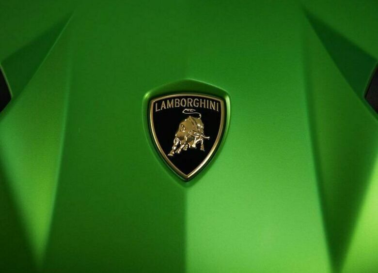 Изображение Lamborghini начала показывать Aventador SVJ без камуфляжа по частям