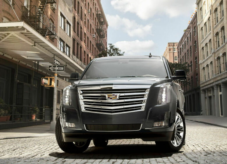 Изображение Cadillac Escalade принимает поздравления: модели исполняется 20 лет