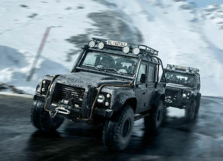 Изображение Land Rover Defender Джемса Бонда продают с молотка