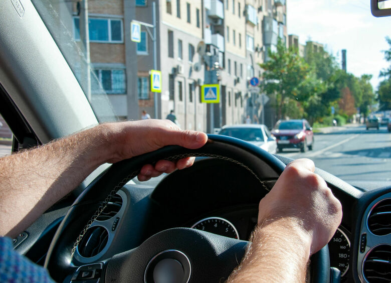 Изображение 5 полезных водительских жестов на дороге, о которых мало кто знает
