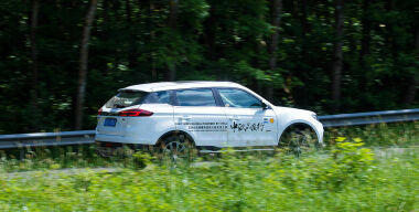 Китайский кроссовер Geely Atlas покорил гоночную трассу Нюрбургринг