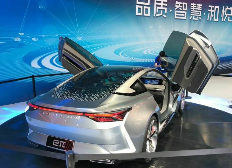 Изображение Китайцы представили космическое купе на электротяге