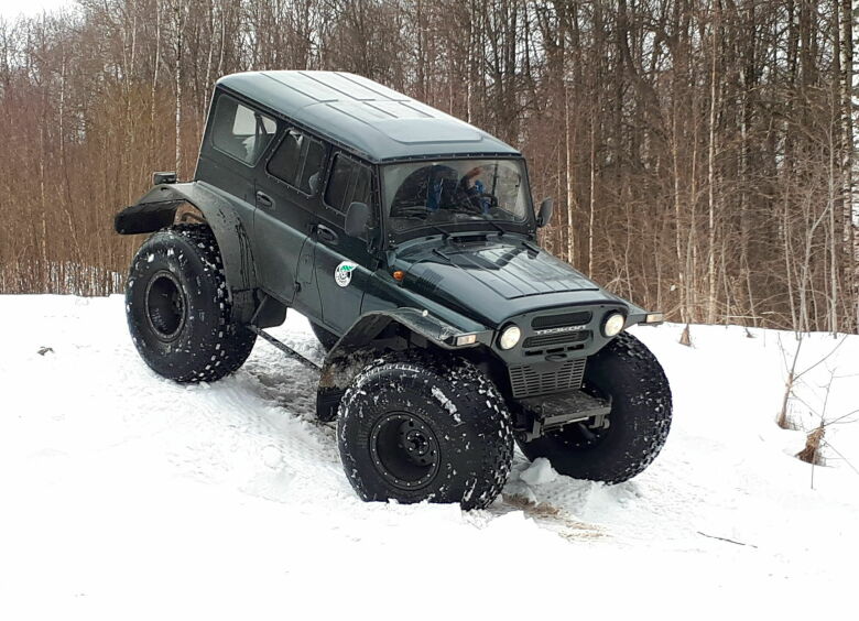 Изображение Тест-драйв вездехода «Трэкол»: как превратить UAZ Hunter в танк