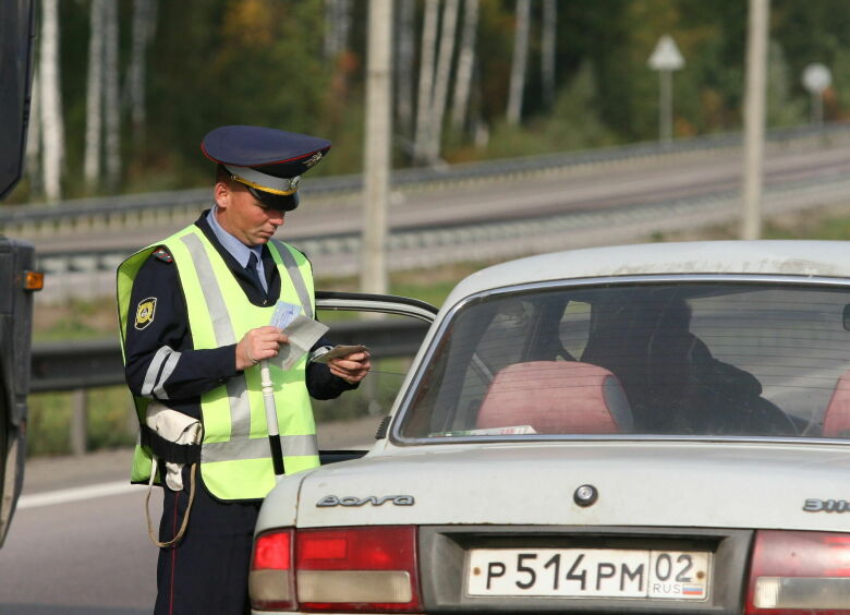 Изображение ГИБДД начала массово штрафовать водителей за несуществующие нарушения