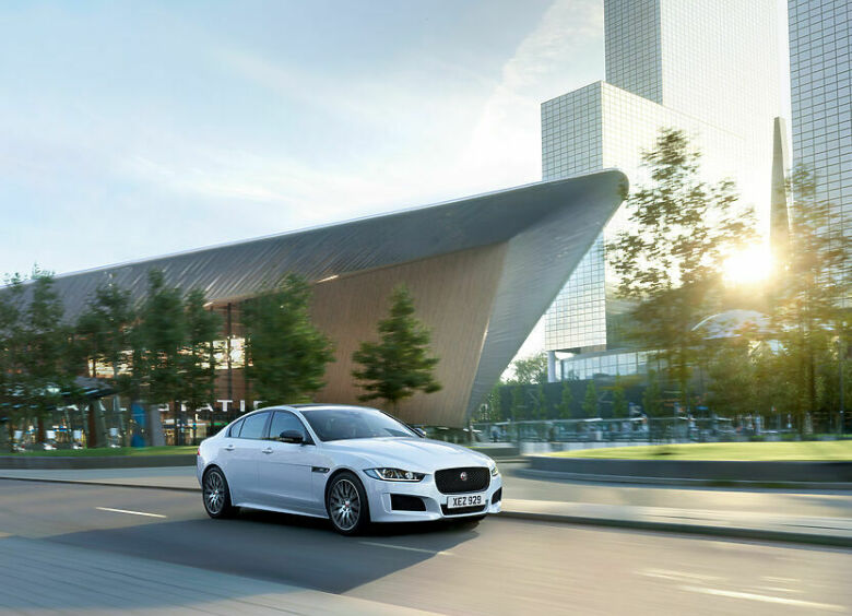 Изображение Jaguar представляет новую версию XE Landmark