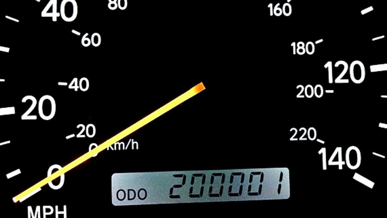Автомобили с пробегом. Строение пробега. Пробег 243 тыс км. Пробег.