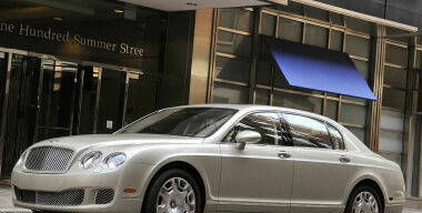 Россияне пересаживаются на подержанные автомобили класса люкс