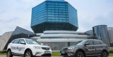 Geely Atlas: красивый автомобиль для красивой женщины