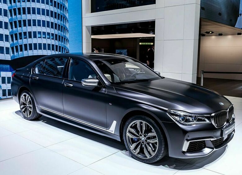 Изображение BMW похоронит свою 7-Series с мотором V12