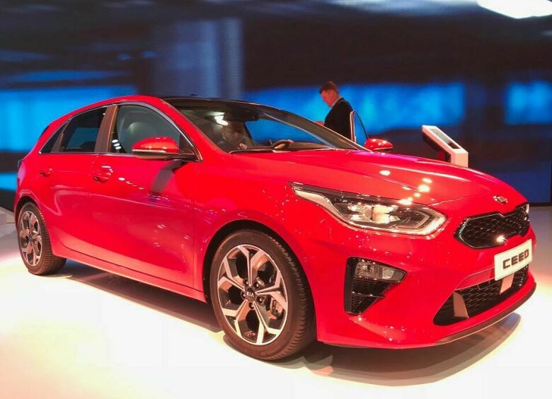 Изображение KIA Ceed третьего поколения показали в Женеве