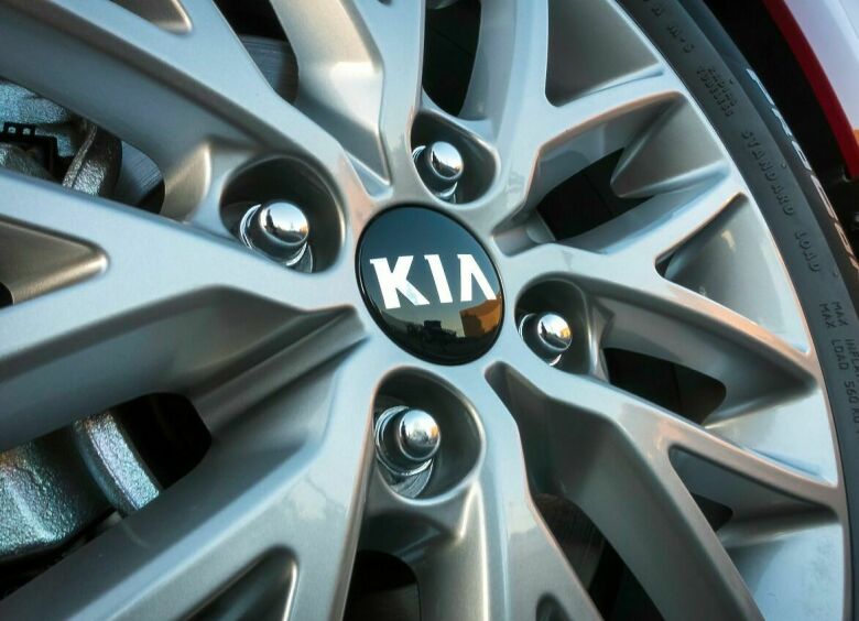 Изображение KIA выпустила спецсерию автомобилей для футбольных фанатов