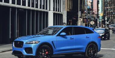 Кроссовер Jaguar F-Pace «разозлили» до 550 л. с.