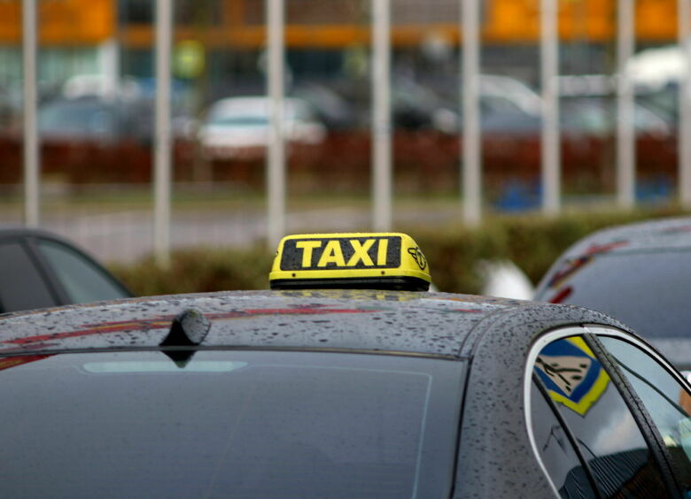 Изображение Как сэкономить на такси в новогоднюю ночь