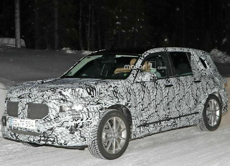 Изображение Новый кроссовер Mercedes-Benz GLB впервые замечен на тестах