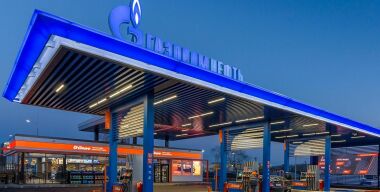 На российских АЗС начнут показывать кино в формате виртуальной реальности