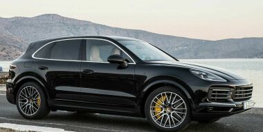 Объявлены российские цены на новый Porsche Cayenne