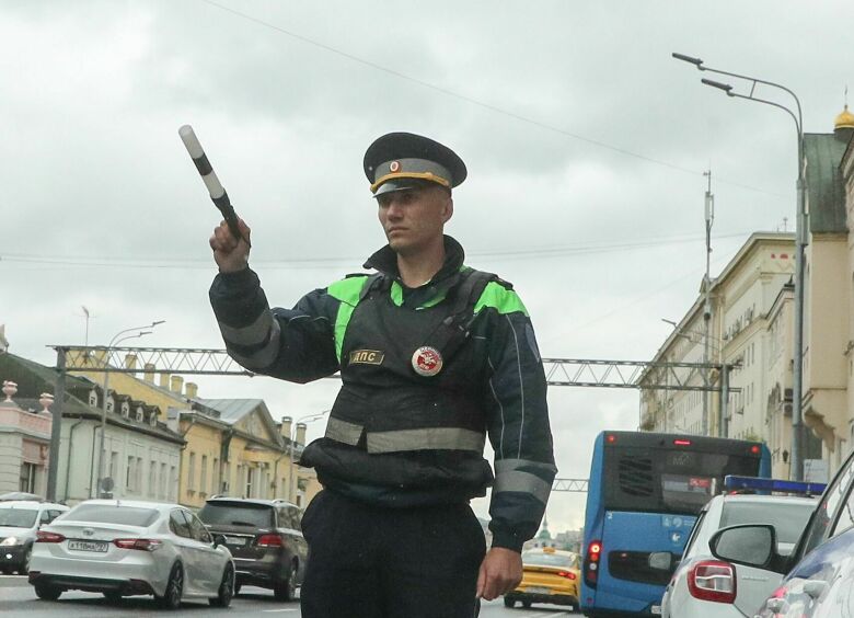 Изображение Нарушителям ПДД простят штрафы в честь столетия революции