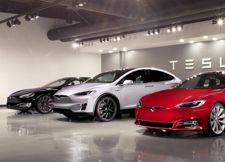 Изображение Обманувшая заказчиков Tesla ищет виноватых на стороне