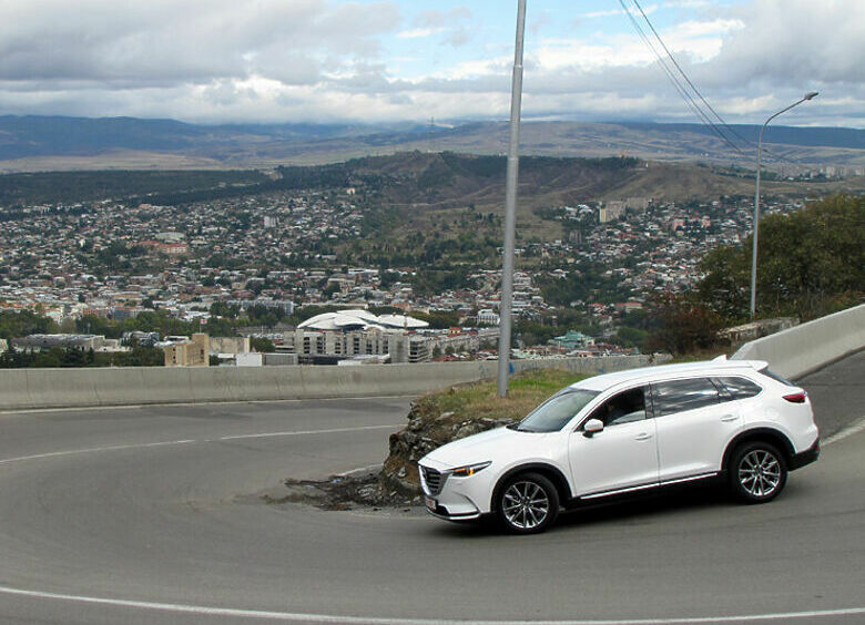 Изображение Первый видео тест-драйв новой Mazda CX-9: великолепная «девятка»