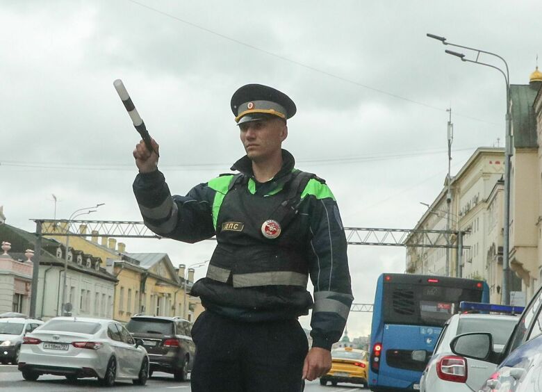 Изображение Глава ГИБДД генерал Черников приказал подчиненным позировать водителям