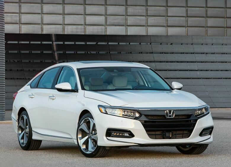 Изображение Honda Accord десятого поколения получила ценник